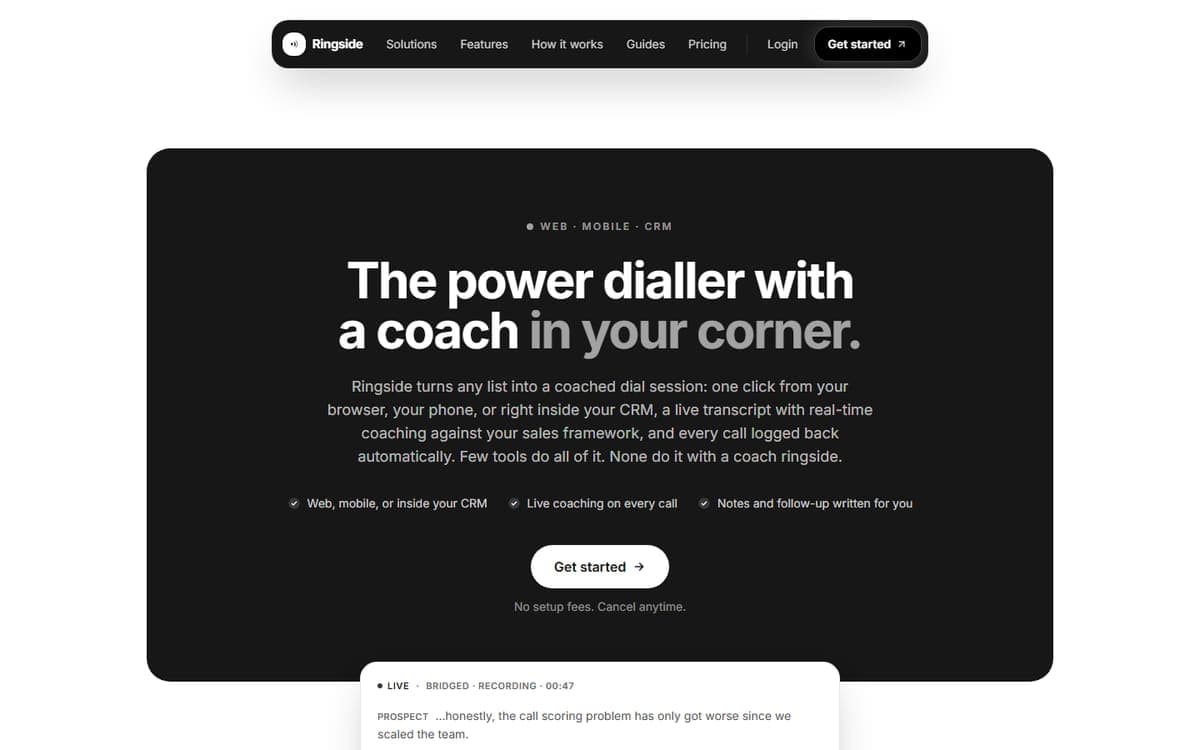 Forsiden til ringsidecoach.com, mørk produktside for et salgsverktøy