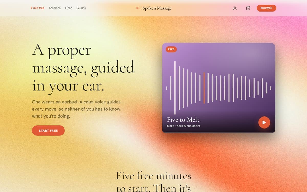 Forsiden til spokenmassage.com, pastellfarget gradient med en lydspiller